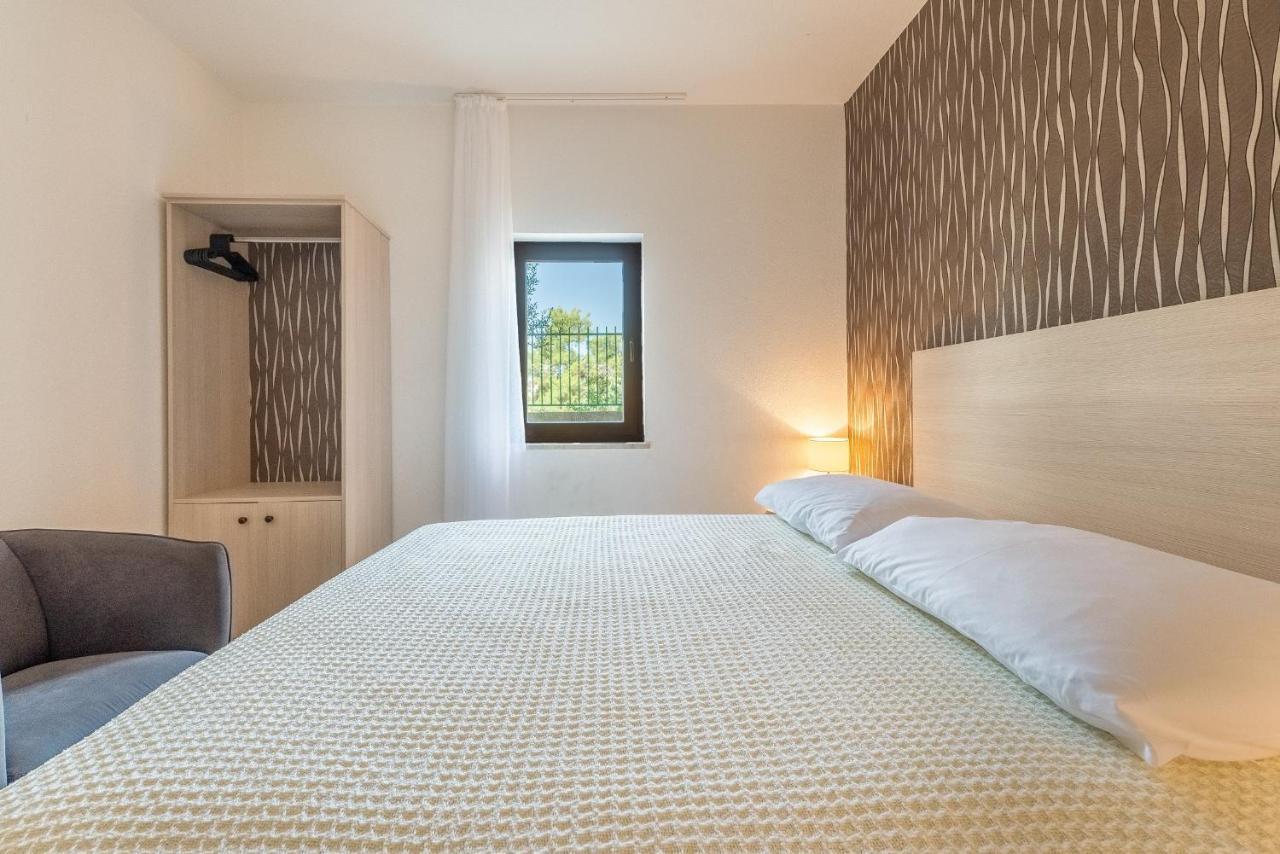 Apartments Ivana-Mira Округ Горни Екстериор снимка