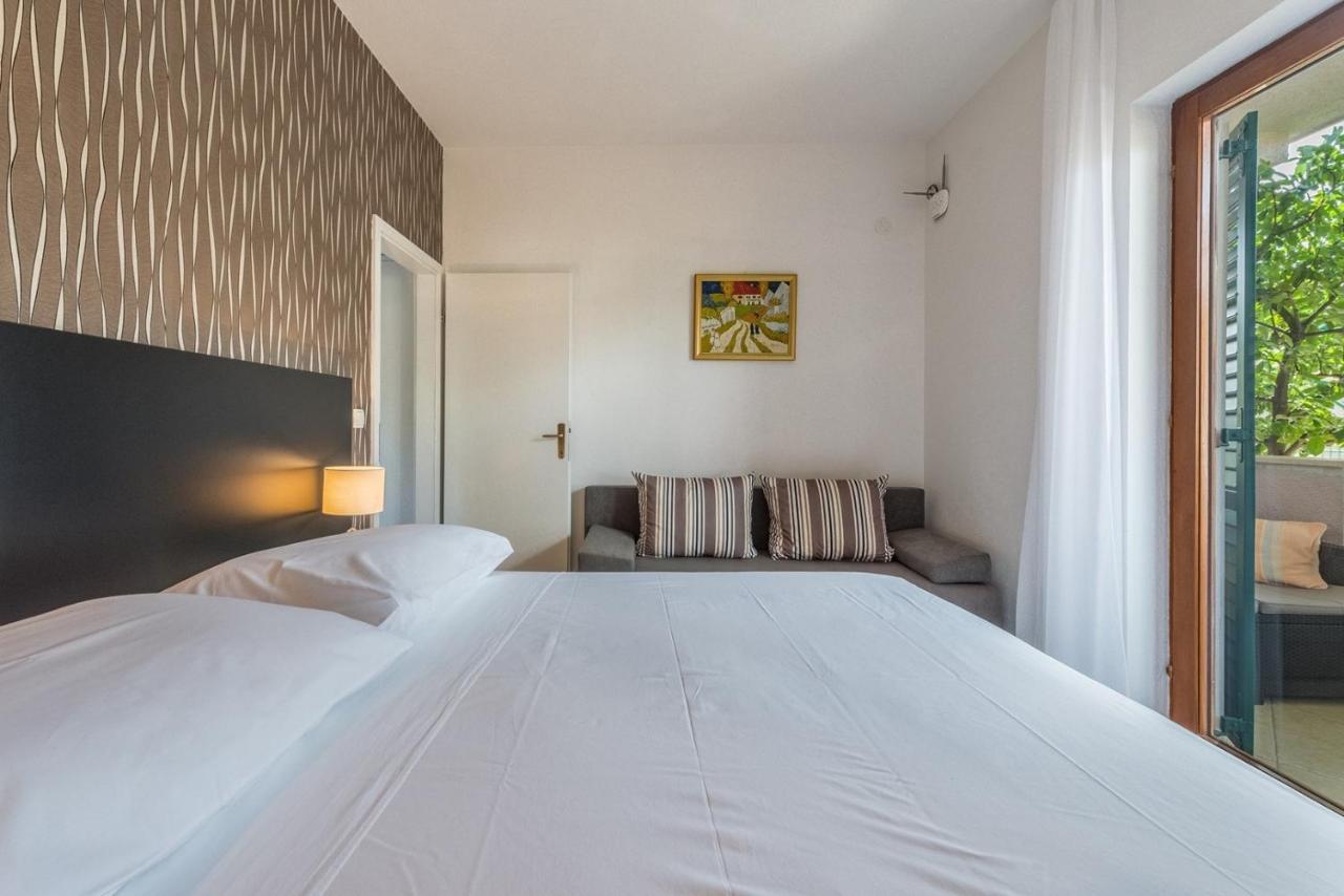 Apartments Ivana-Mira Округ Горни Екстериор снимка