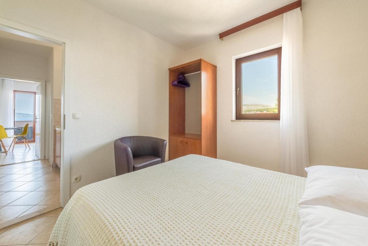 Apartments Ivana-Mira Округ Горни Екстериор снимка