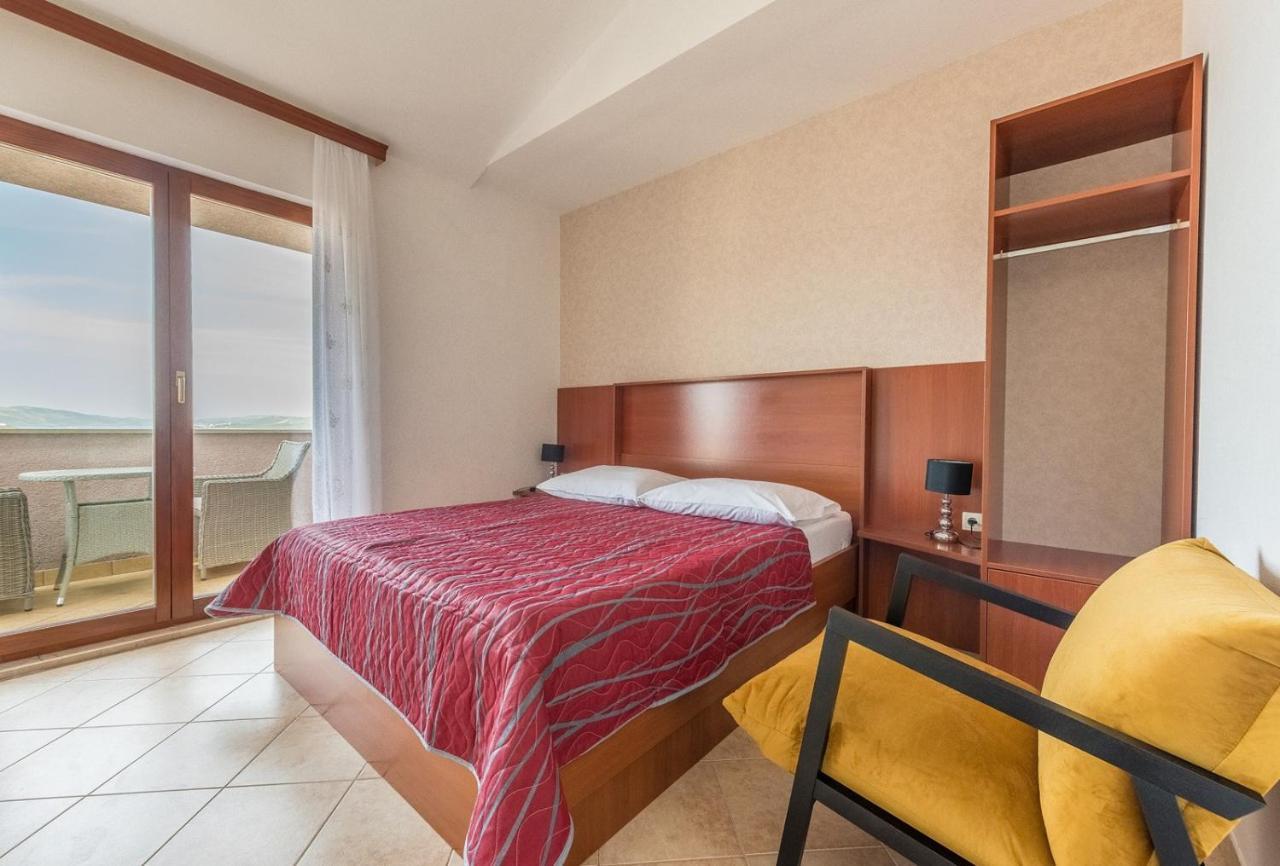 Apartments Ivana-Mira Округ Горни Екстериор снимка