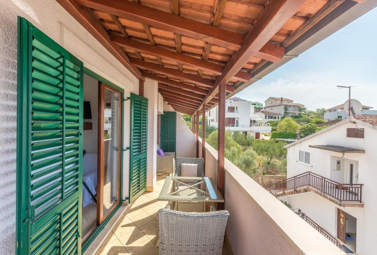 Apartments Ivana-Mira Округ Горни Екстериор снимка