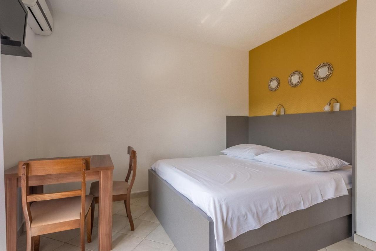 Apartments Ivana-Mira Округ Горни Екстериор снимка