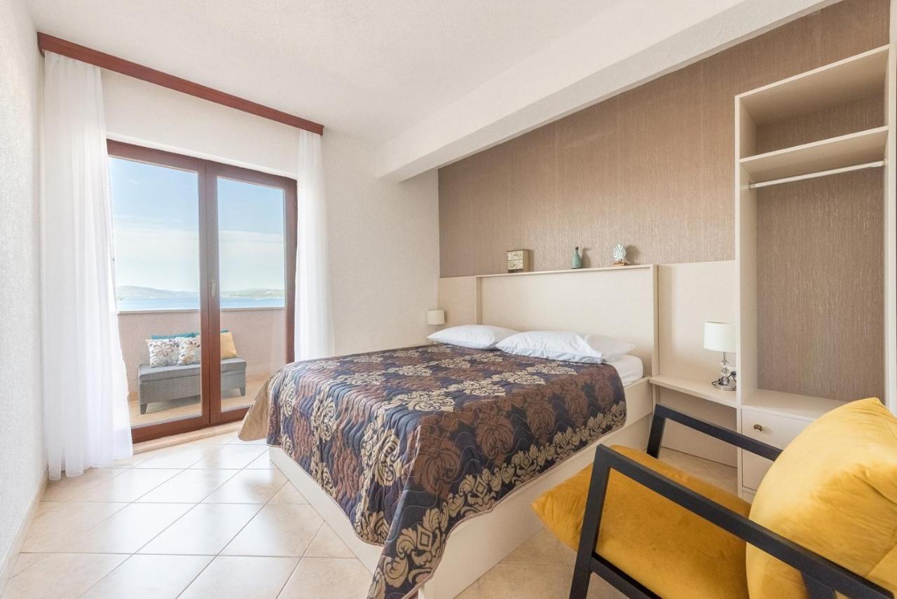 Apartments Ivana-Mira Округ Горни Екстериор снимка