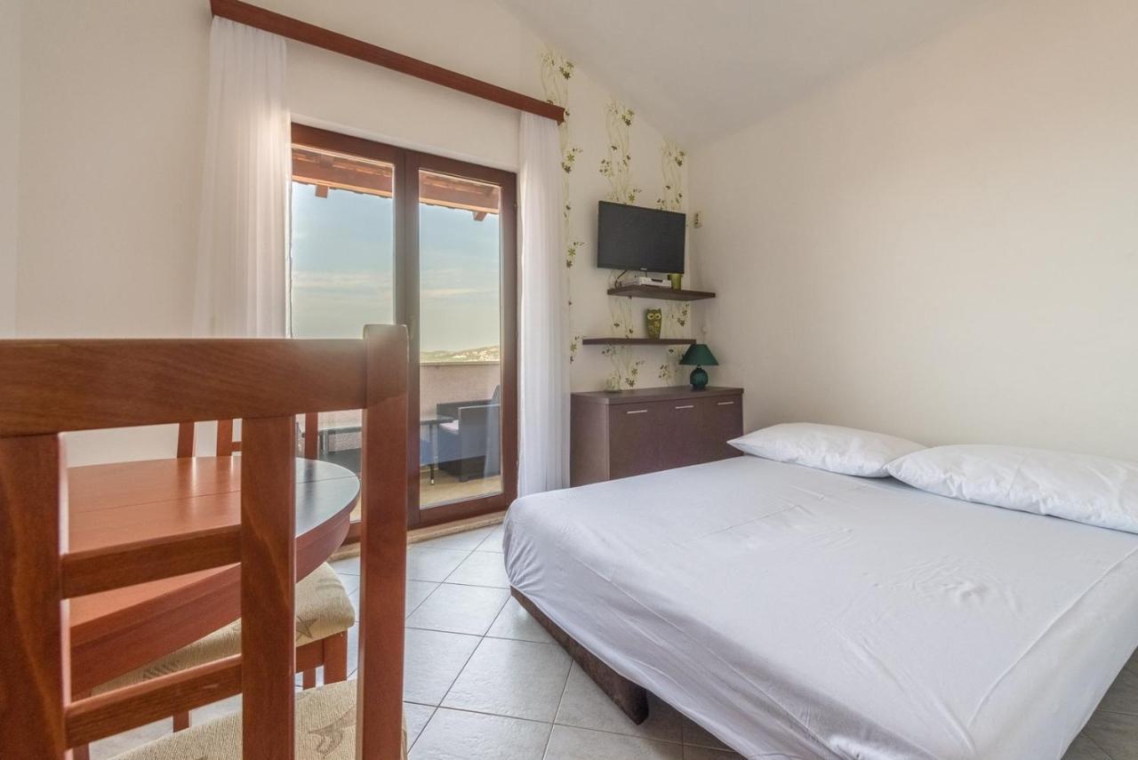 Apartments Ivana-Mira Округ Горни Екстериор снимка