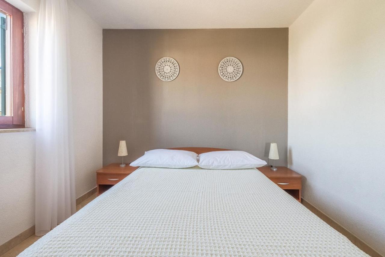 Apartments Ivana-Mira Округ Горни Екстериор снимка