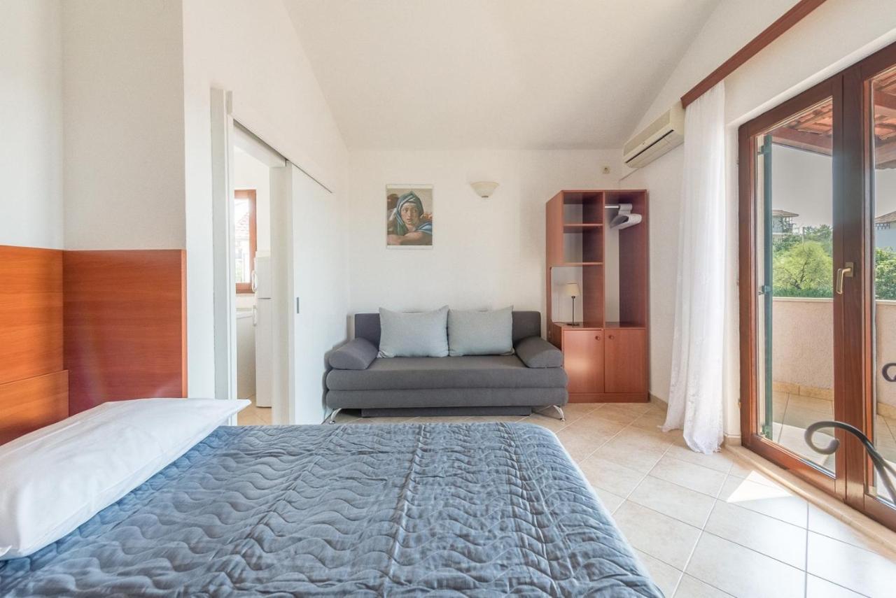 Apartments Ivana-Mira Округ Горни Екстериор снимка