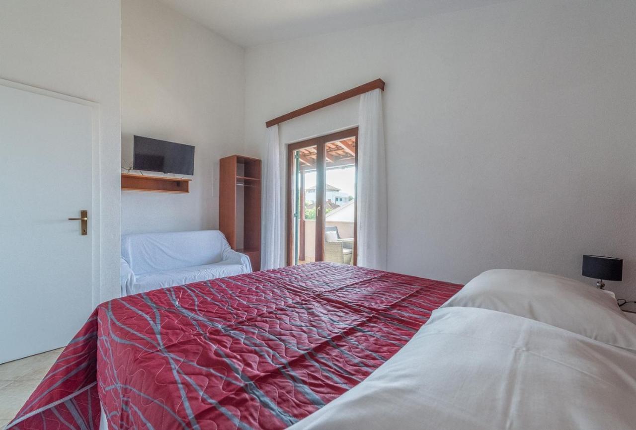 Apartments Ivana-Mira Округ Горни Екстериор снимка